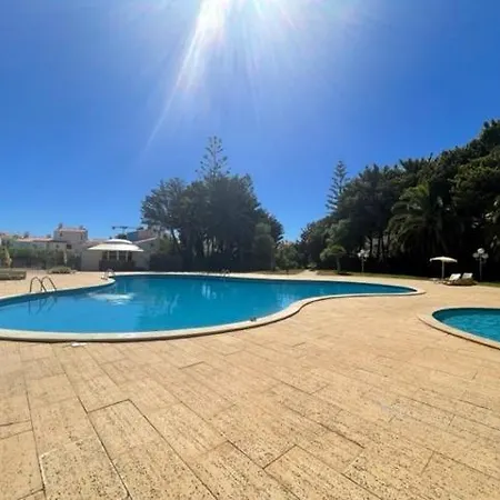 & Pool דירה *
